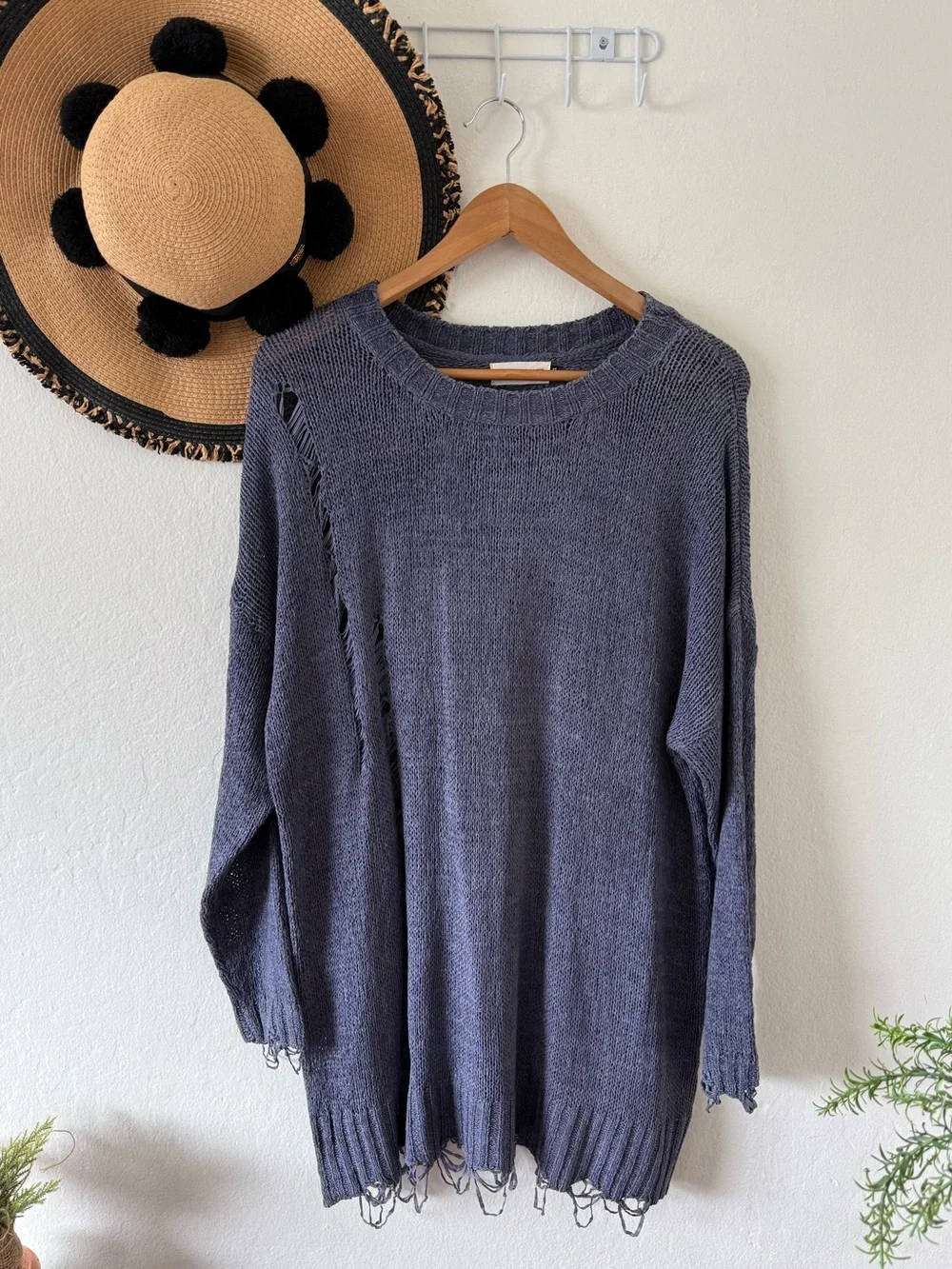 Sage & Flower Clothing Co. Blue Distressed Tunic Top Size Large / XL